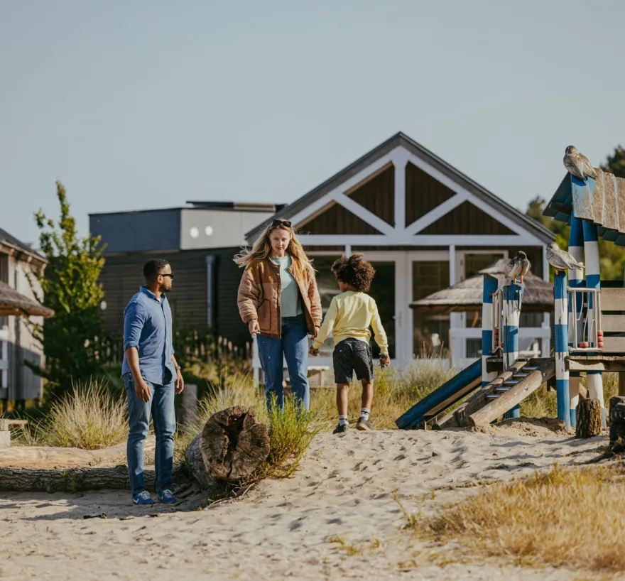 Strandhuis speeltuin gezin 2