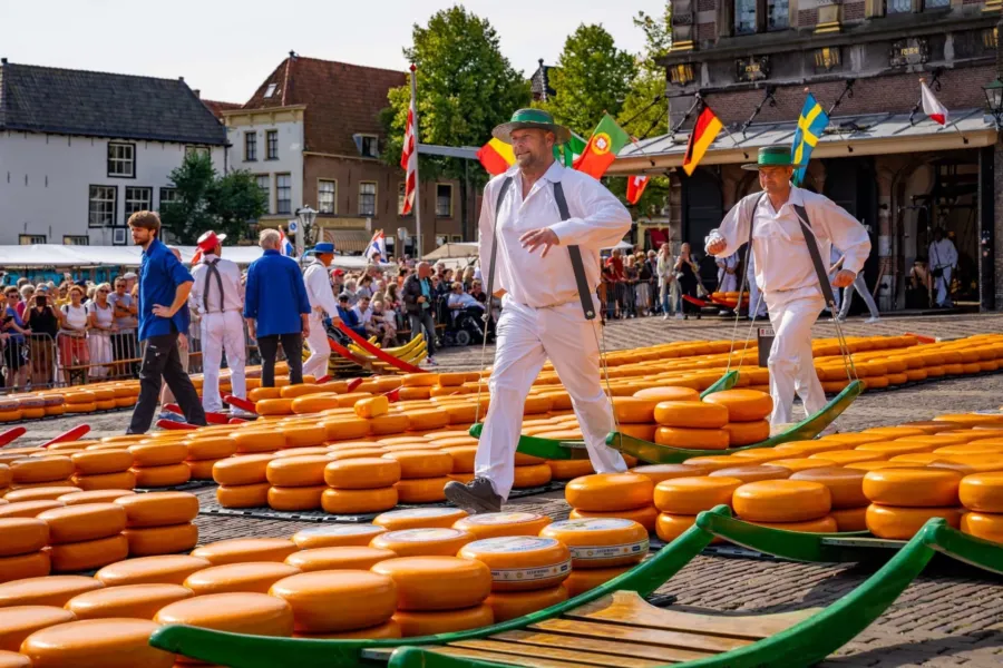 Alkmaar kaasmarkt kazen dragen kaasdragers alkmaar prachtstad