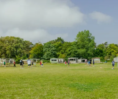 Mega sportveld Bakkum